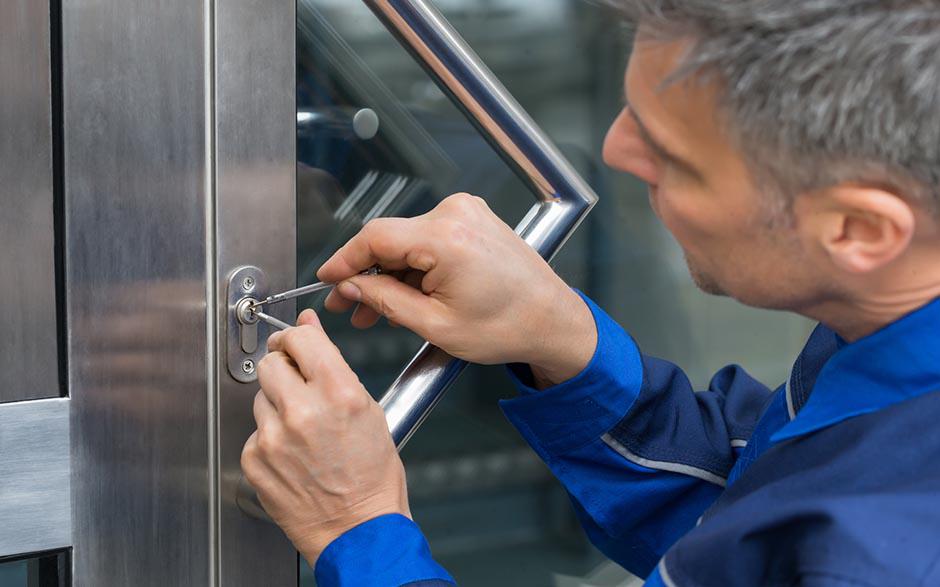 combien coute un dépannage serrurier Courbevoie